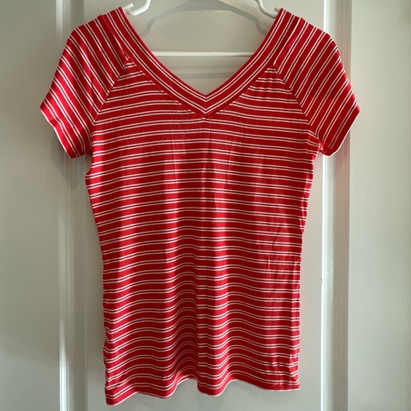 Red & White Striped Short Sleeve V-Neck bebe Tee (L) - Picture 4 of 5
